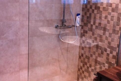 Dusche mit Regenbrause