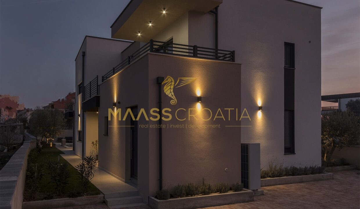 villa-m-premantura-entrance-night2 – kopija