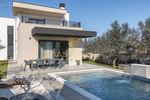 villa-m-premantura-backyard-side3 – kopija