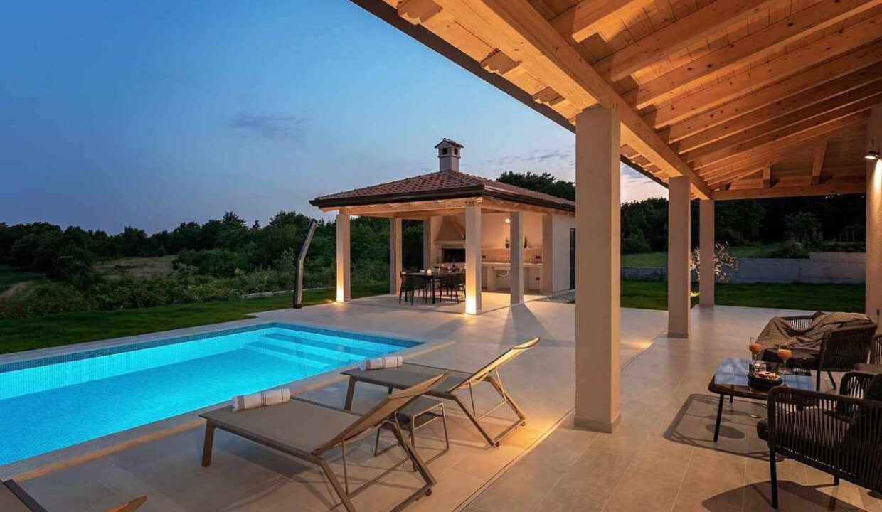 Moderne Villa mit Extra-Grundstück - Tinjan, Region Istrien