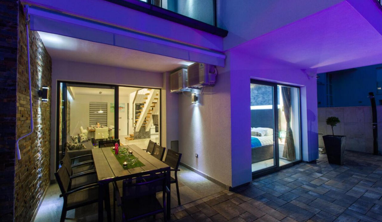 Villa im geometrischen Stil mit atemberaubendem Blick - Crikvenica