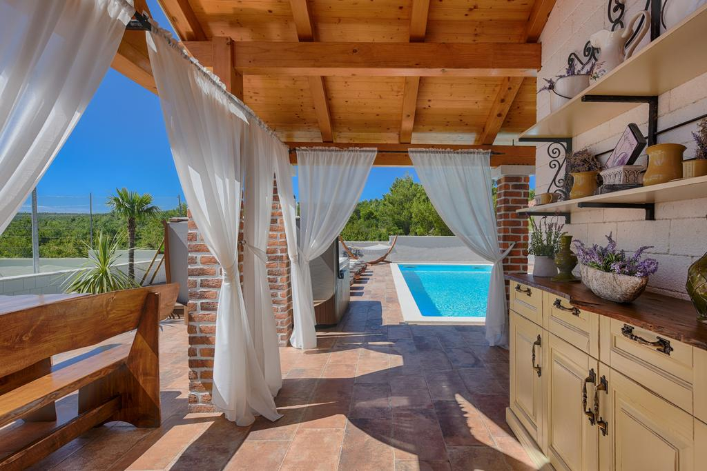 Luxuriöse Villa mit einem Tennisplatz - Novigrad, Gespanschaft Zadar