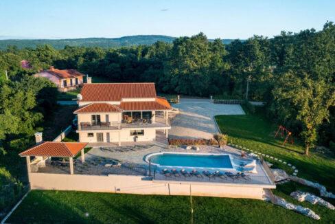 Neue moderne Villa mit traditionellem Charakter - Labin, Istra