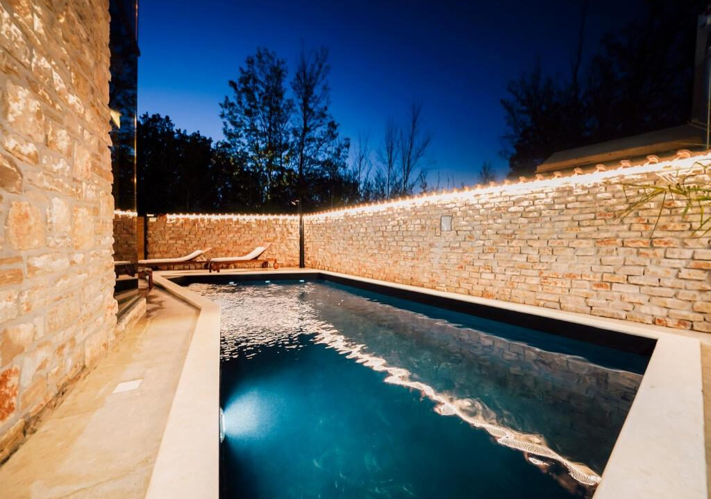 Neue moderne Villa aus Stein in der Region Zadar