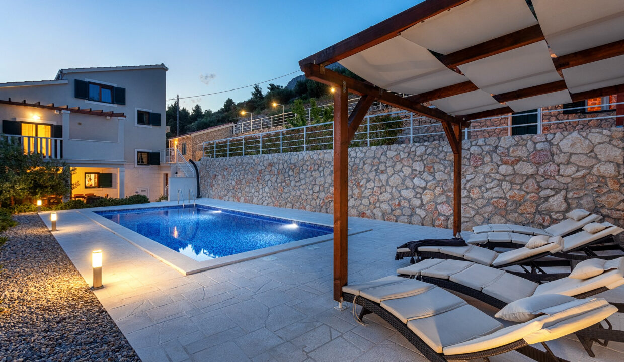 Steinhaus mit Meerblick in Omis