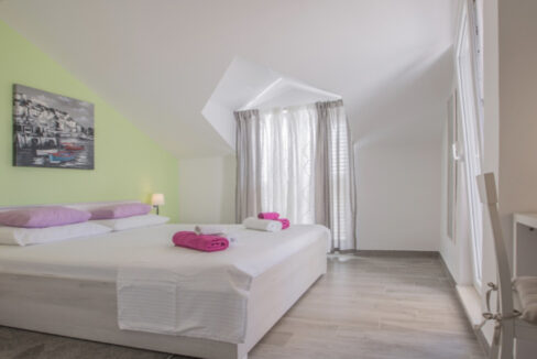 Neues modernes Haus auf der Insel Solta