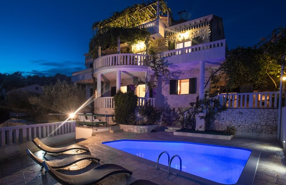 Villa am Meer auf der Insel Bra?