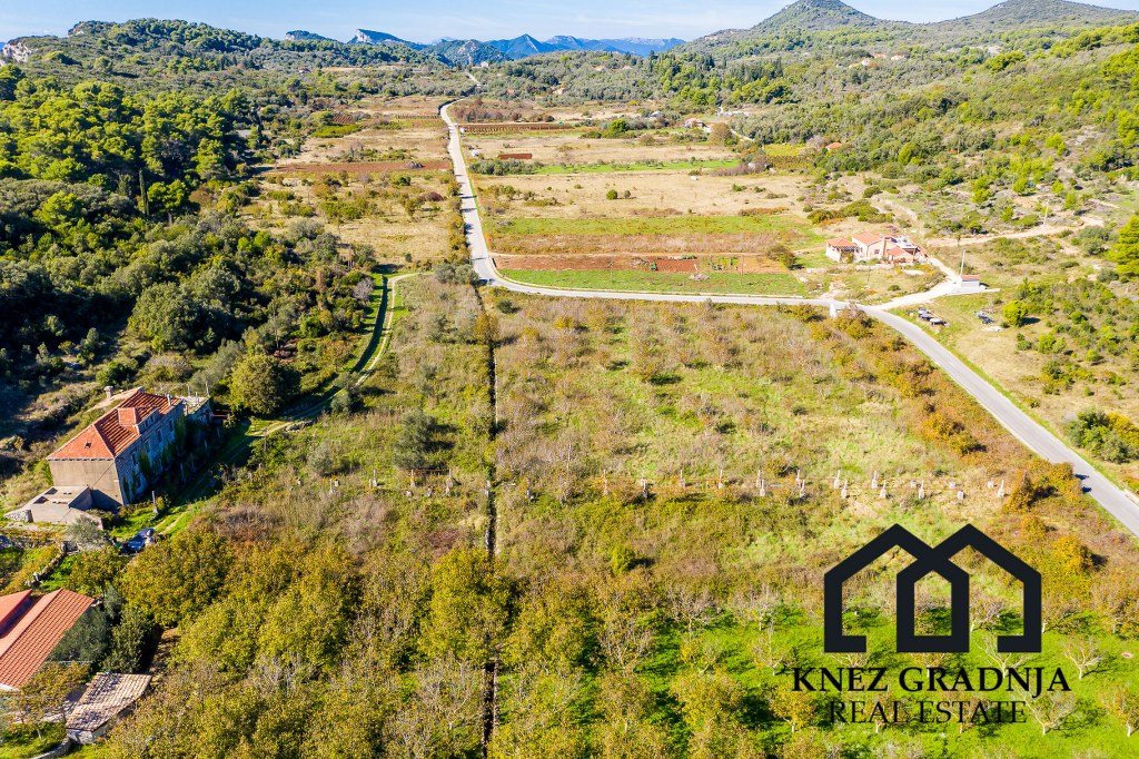 Erstaunliche handgefertigte Steinvilla auf der Insel Sipan