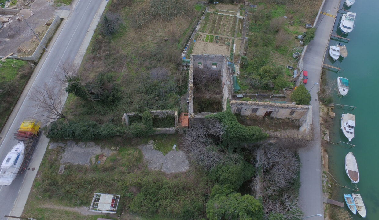 Historisches Gebäude am Meer