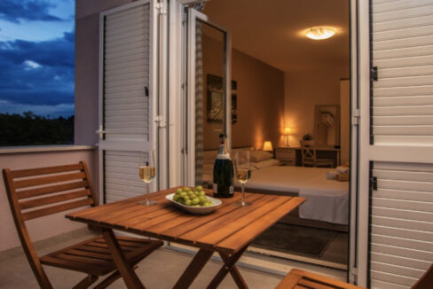 Neues modernes Haus auf der Insel Solta