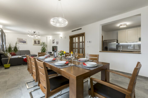 Steinhaus mit Meerblick in Omis