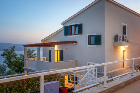 Steinhaus mit Meerblick in Omis