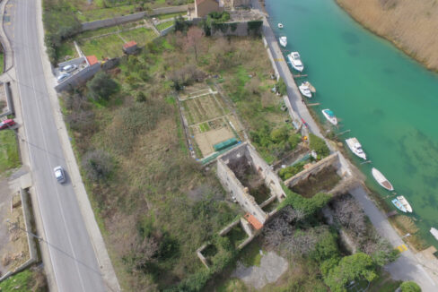 Historisches Gebäude am Meer