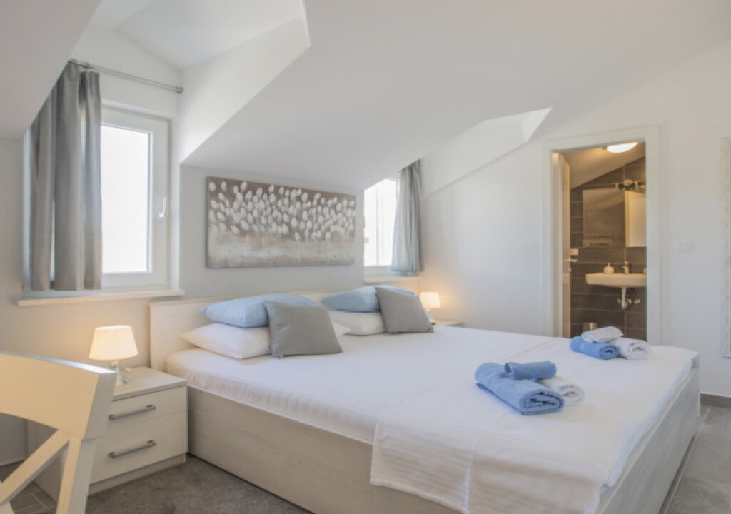 Neues modernes Haus auf der Insel Solta