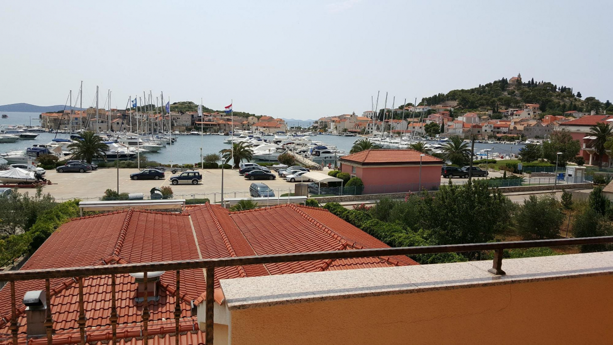 Grundstücke am Meer Tribunj