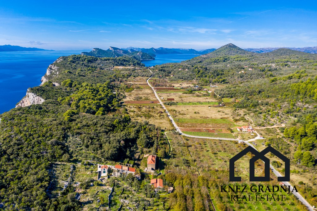 Erstaunliche handgefertigte Steinvilla auf der Insel Sipan