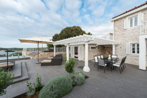 Steinvilla im Kolonialstil - Drvenik Mali, Split