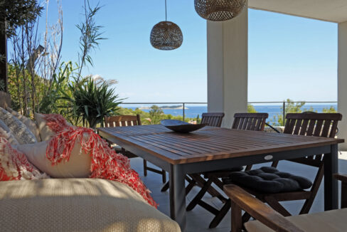 Weißes Haus mit Meerblick auf der Insel Vis