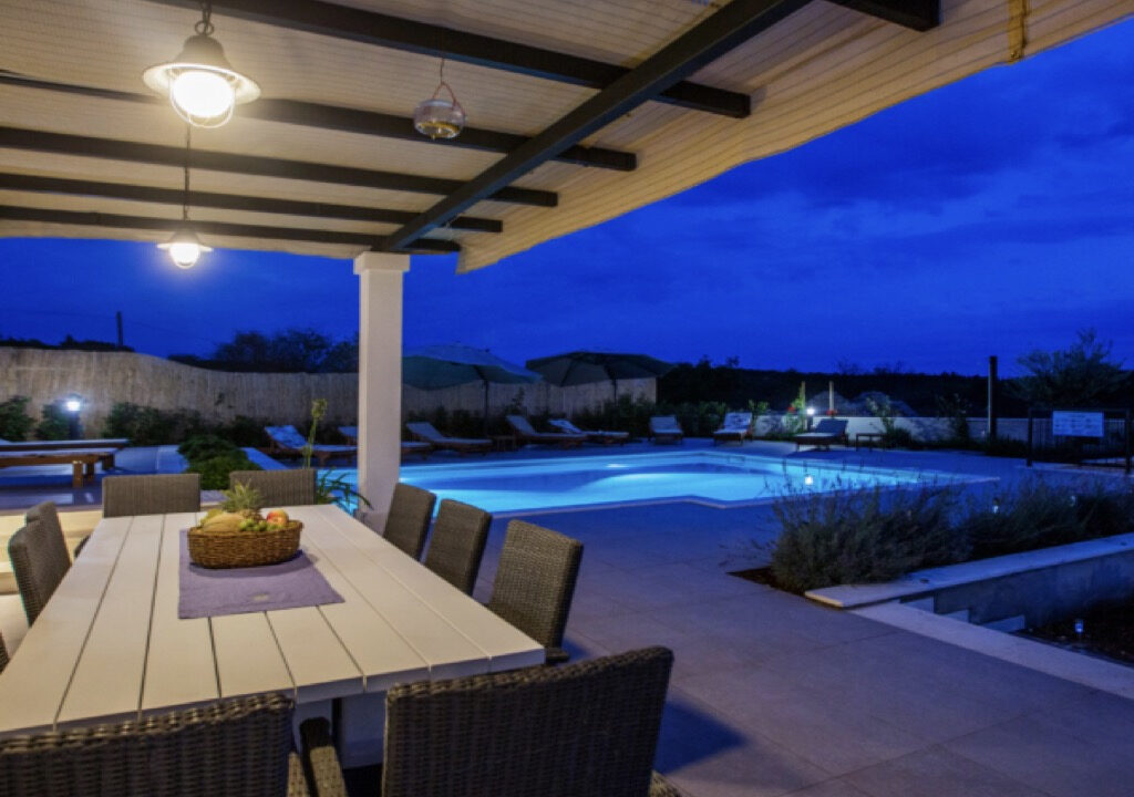 Neues modernes Haus auf der Insel Solta