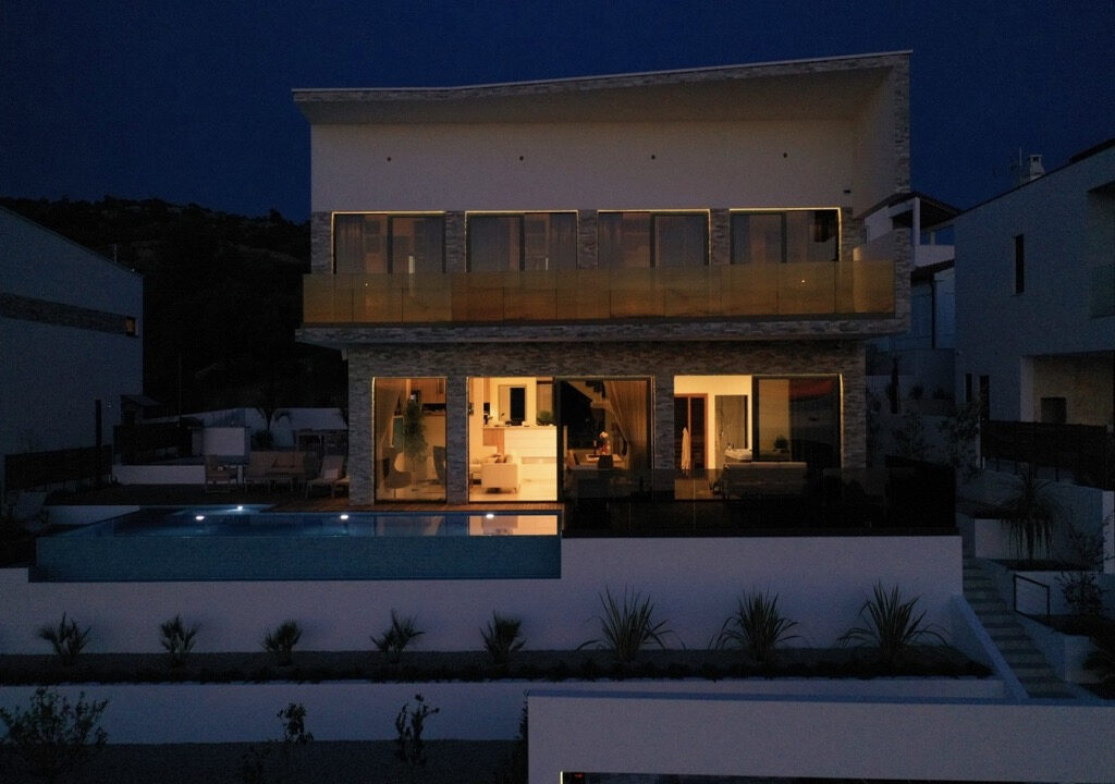 Neue moderne Villa mit Meerblick in Rogoznica