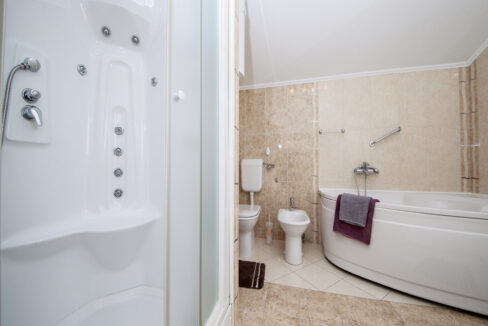 Haus mit Garten und Meerblick in Makarska