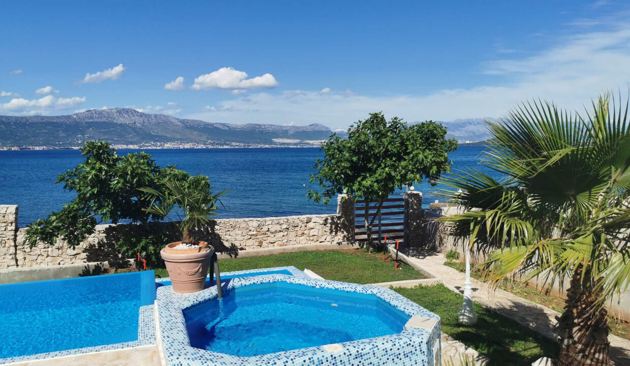 Doppelhaushälfte direkt am Meer ?iovo