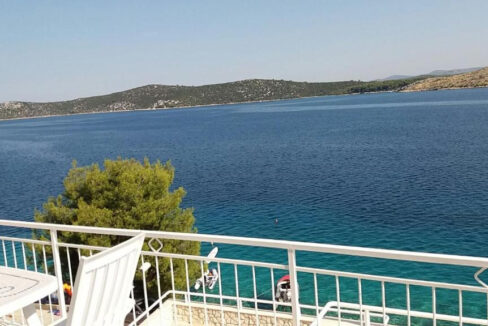 Haus am Meer in der Nähe von Šibenik