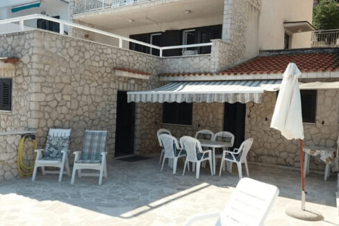 Haus am Meer in der Nähe von Šibenik