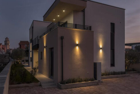 Neue moderne Villa bei Pula