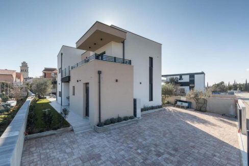 Neue moderne Villa bei Pula