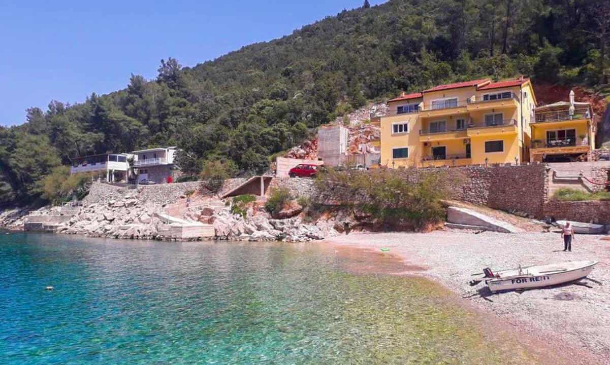 Traditionelles Haus am Meer auf der Insel Hvar