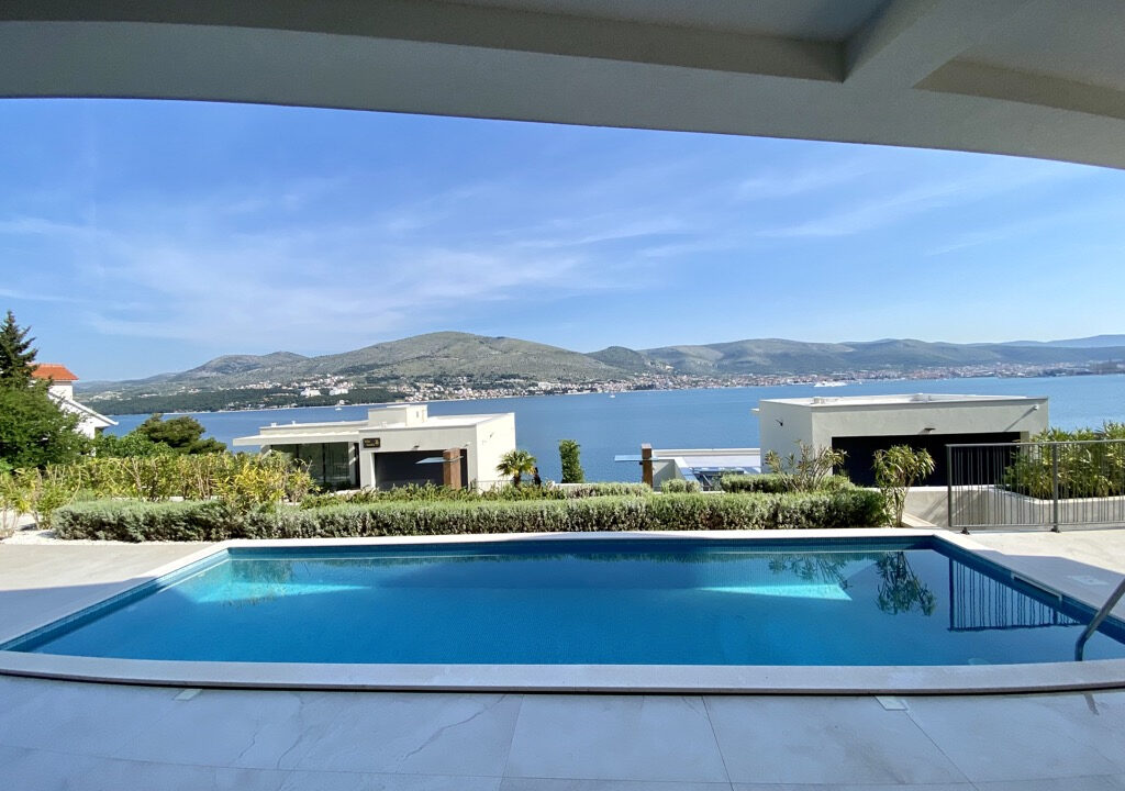 Neue moderne Villa auf Ciovo, nahe am Meer