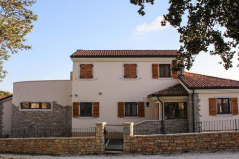 Traditionelles Steinhaus in Zminj