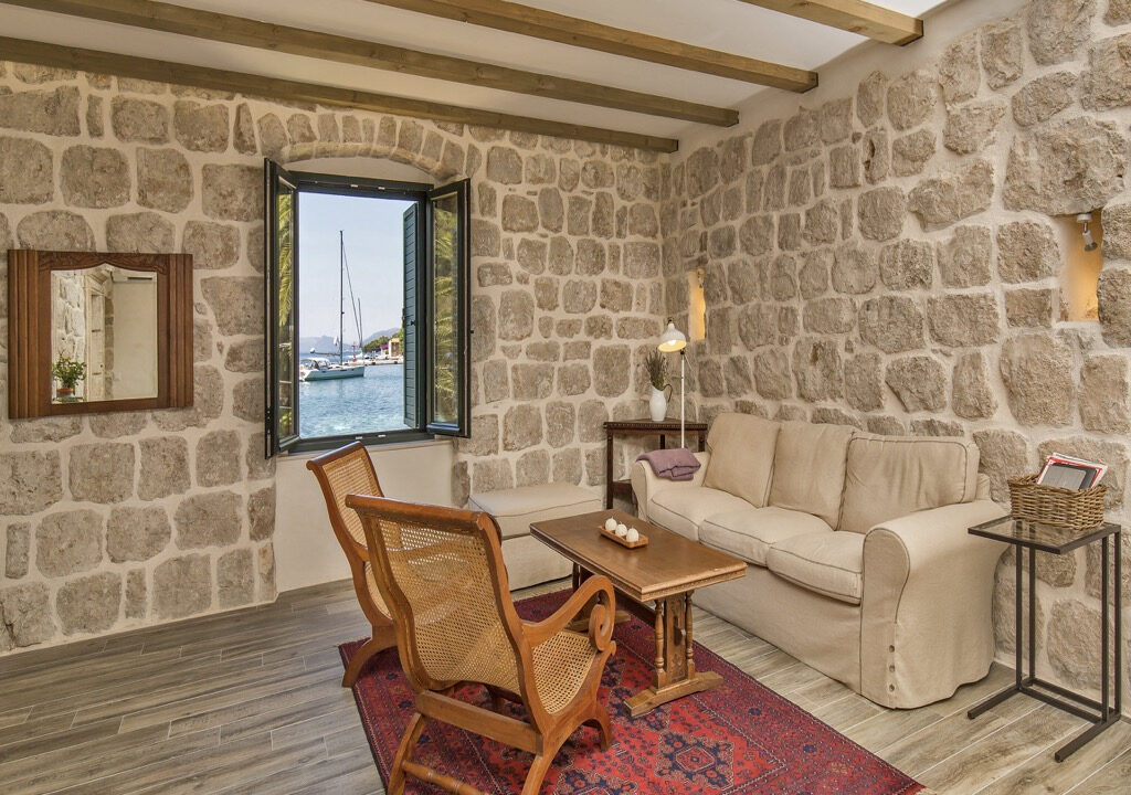 Steinhaus am Meer auf der Insel Sipan