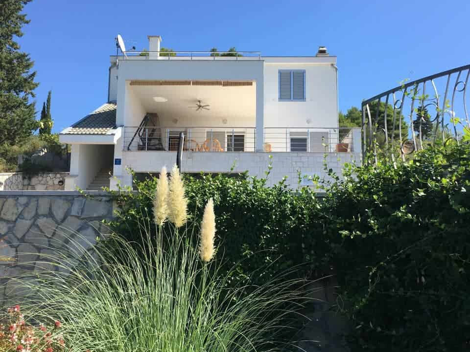Haus mit Meerblick in der Nähe von Sibenik
